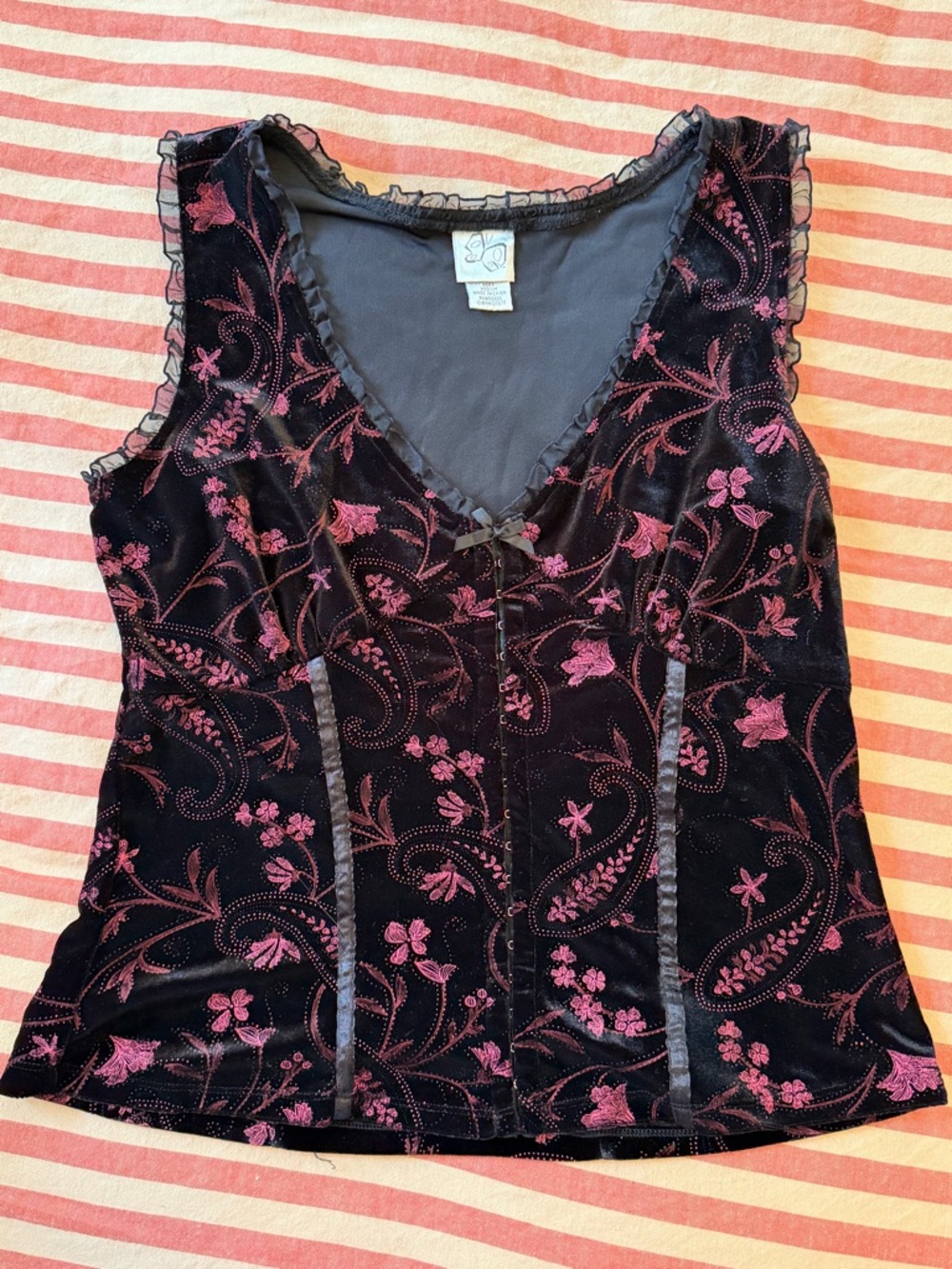 Velvet Floral Embroidered Sleeveless Top - Black & Pink